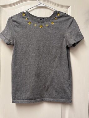 ' Gray Short-Sleeve Tee with Yellow Star Embroidery